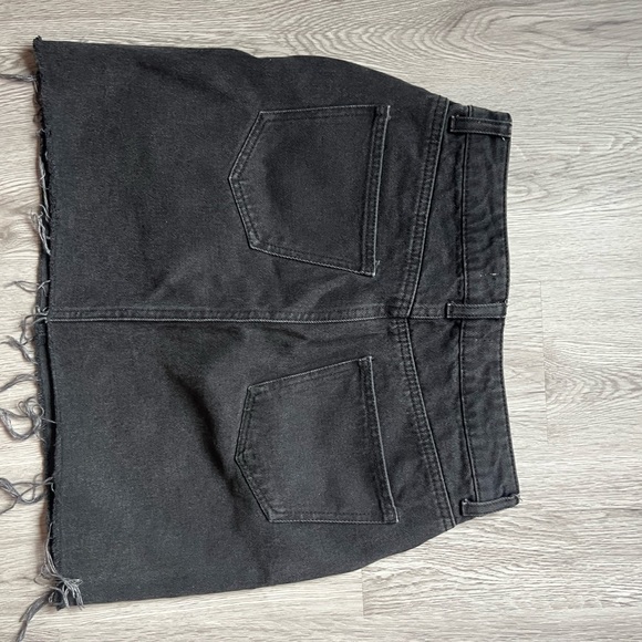 Black skirt - Picture 2 of 3